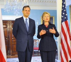 Foreign Minister Radoslaw Skorski and former Secretary of State Hillary Clinton in 2009.